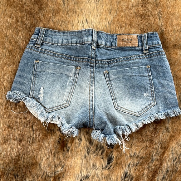 Size 5 Jean Shorts - Picture 2 of 4